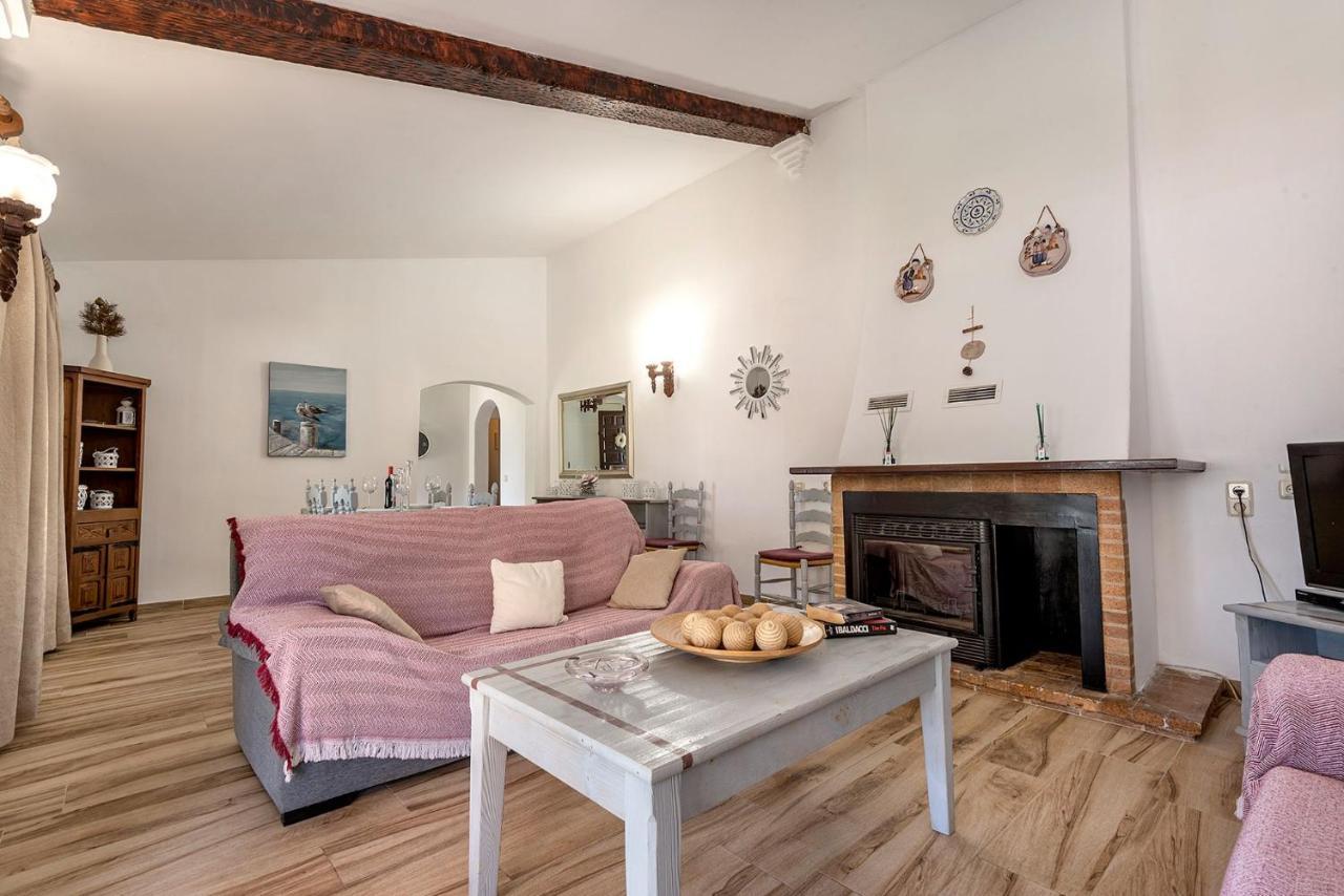 Villa Iris - *